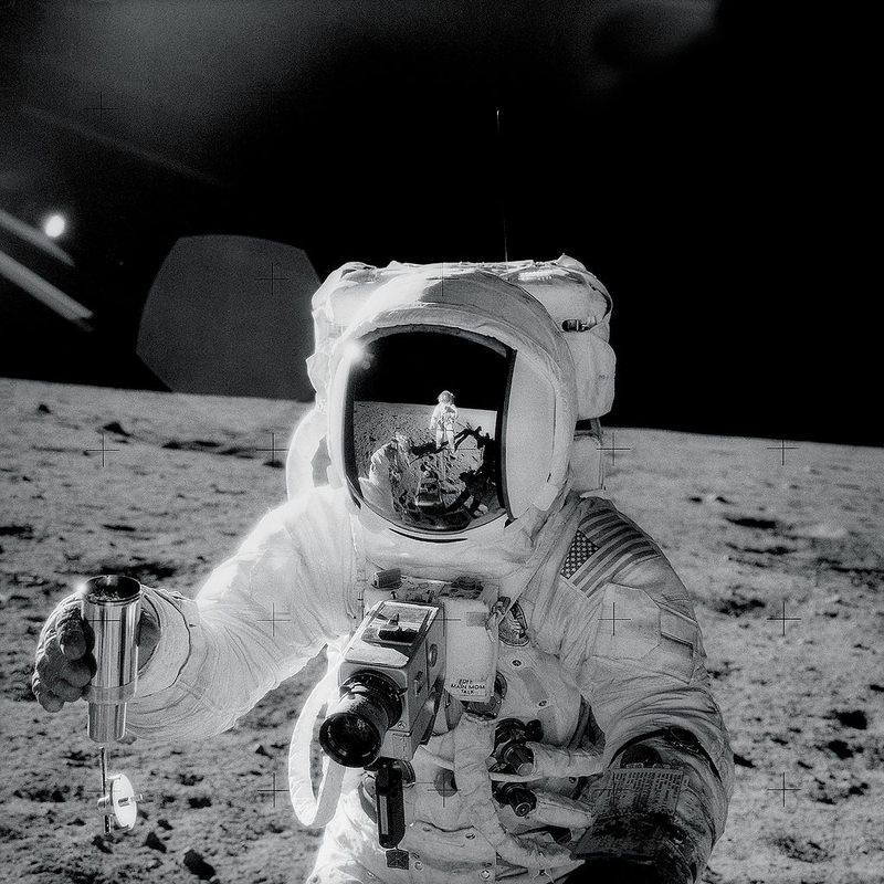 Illustration for article titled Moon-Walking Astronaut And Painter Alan Bean Dies At 86